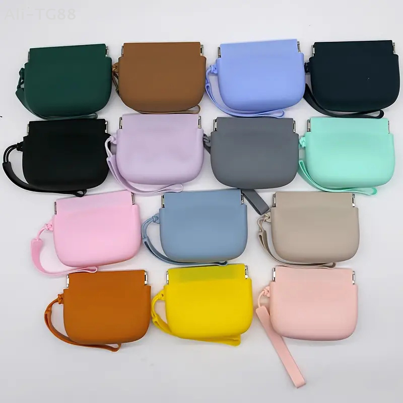 Food Snacks Easy - Waterproof Silicone Dog Treat Pouch Portable